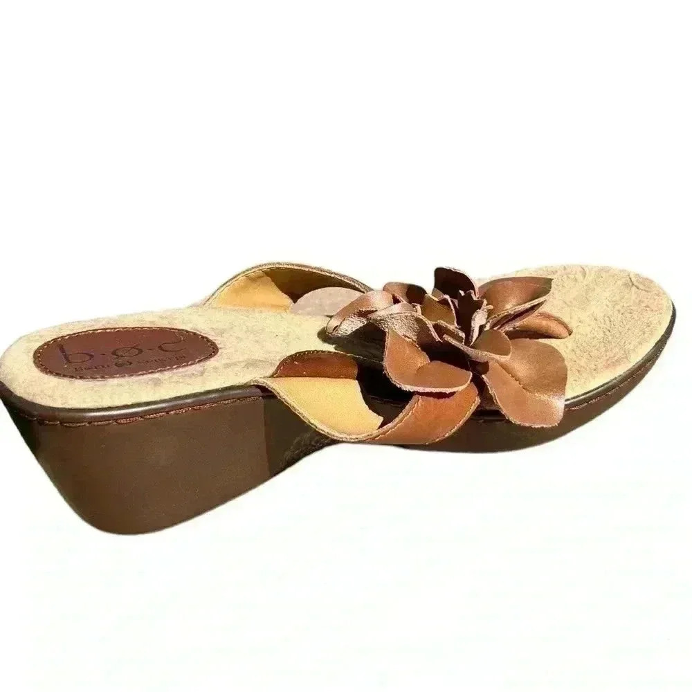 Børn b.o.c Womens Size 8 Wedge Sandals Leather Brown Flower Shoes Thong Preowned - Picture 3 of 6